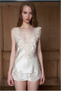 Viva Lace Plunge Camisole in Oyster